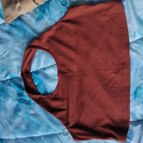 SheIn 2 pack ribbed cropped halter top - Picture 3 of 3